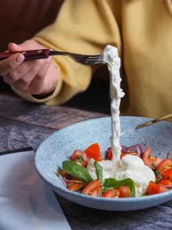 ZACHRÁŇ MA Latteria Sorrentina Burrata 100g thumbnail-3