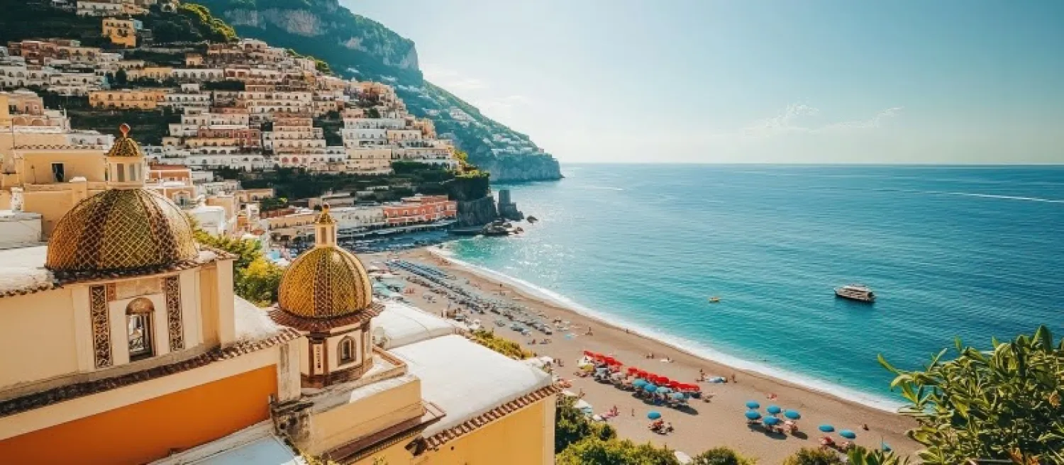  Pohľad na Positano na pobreží Amalfi – farebné domy postavené na svahu