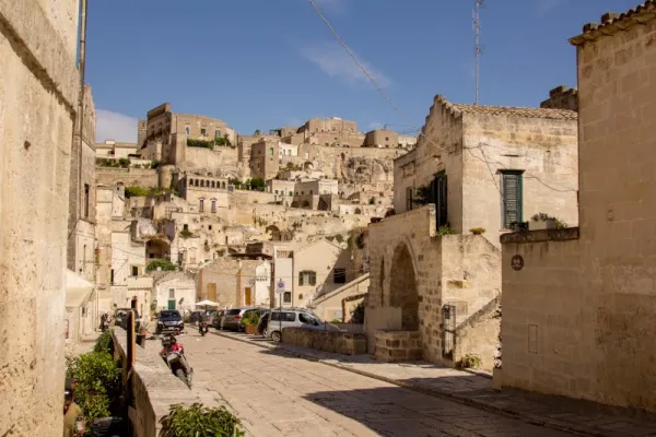  Historické uličky mesta Matera v Taliansku so starobylými kamennými domami