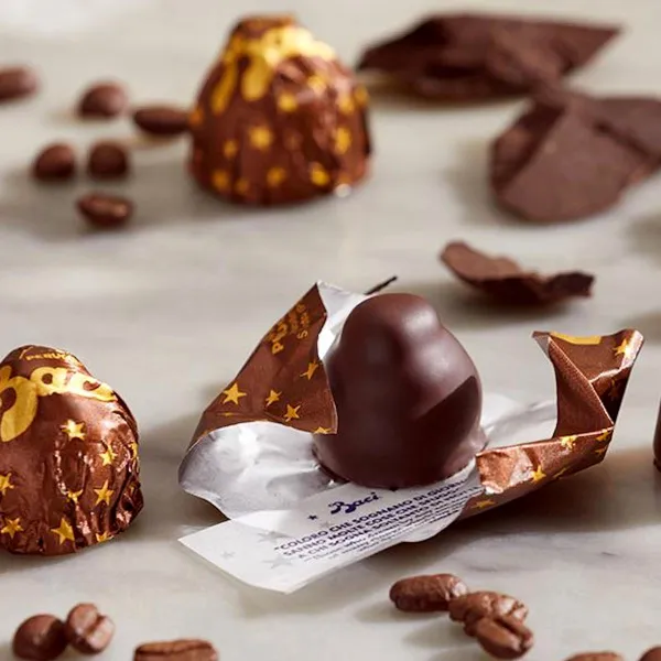 Perugina Baci pralinky s horkou čokoládou, lieskovými orieškami a kávoým extraktom v krabičke 200g