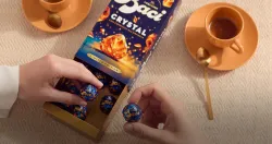 Perugina Baci pralinky s horkou čokoládou a pomarančovými kryštálikmi v krabičke 150g thumbnail-3