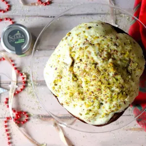 Sciara Panettone poliate bielou čokoládou a pistáciami 750g
