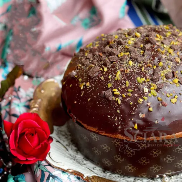 Sciara Panettone s kúskami čokolády Modica poliate tmavou čokoládou 750g