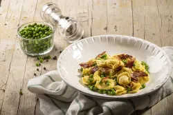 La Pasta di Camerino chladené vaječné cestoviny Cappelletti plnené prosciuttom a syrom 250g thumbnail-3