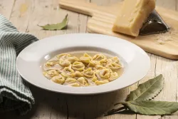 La Pasta di Camerino chladené vaječné Tortellini plnené prosciuttom a syrom 250g thumbnail-3